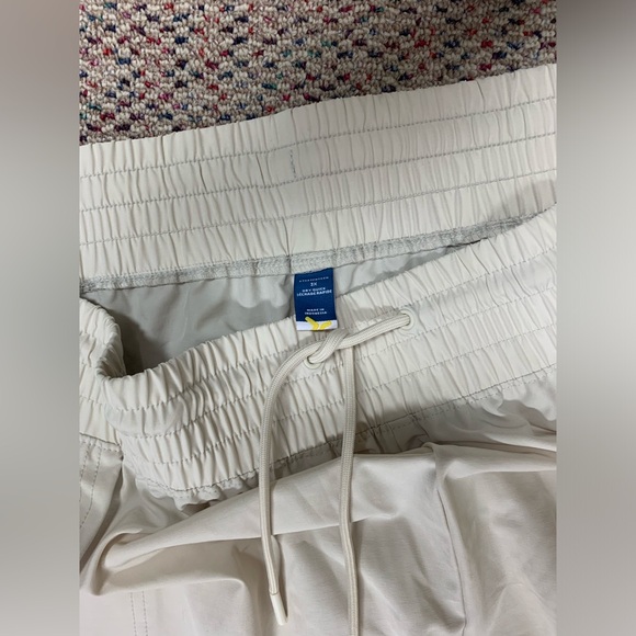 High-Waisted StretchTech Cargo Joggers - Picture 4 of 5